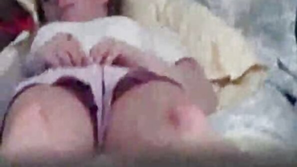 Blonde Hure Jazy Berlin bekommt ihre rasierte Vagina gepflügt