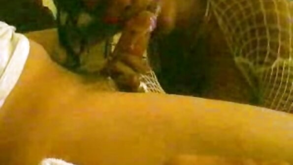 ஜூலியா ஆன் ஒரு பைத்தியம் எஃப்எஃப்எம் மூவரின் கட்டுப்பாட்டை எடுத்துக்கொள்கிறார்